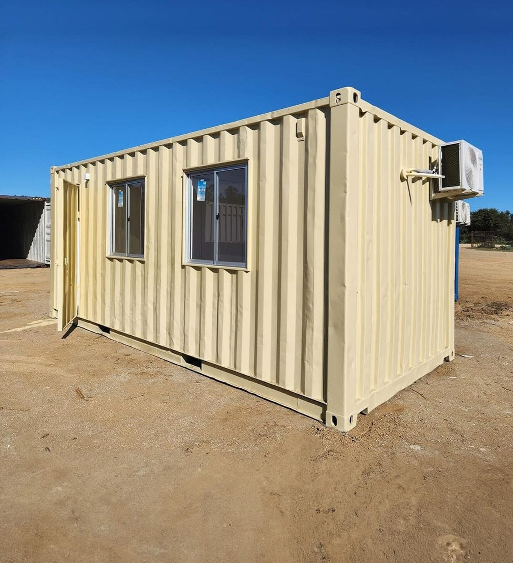 Büro aus einem Schiffscontainer, 24 m²