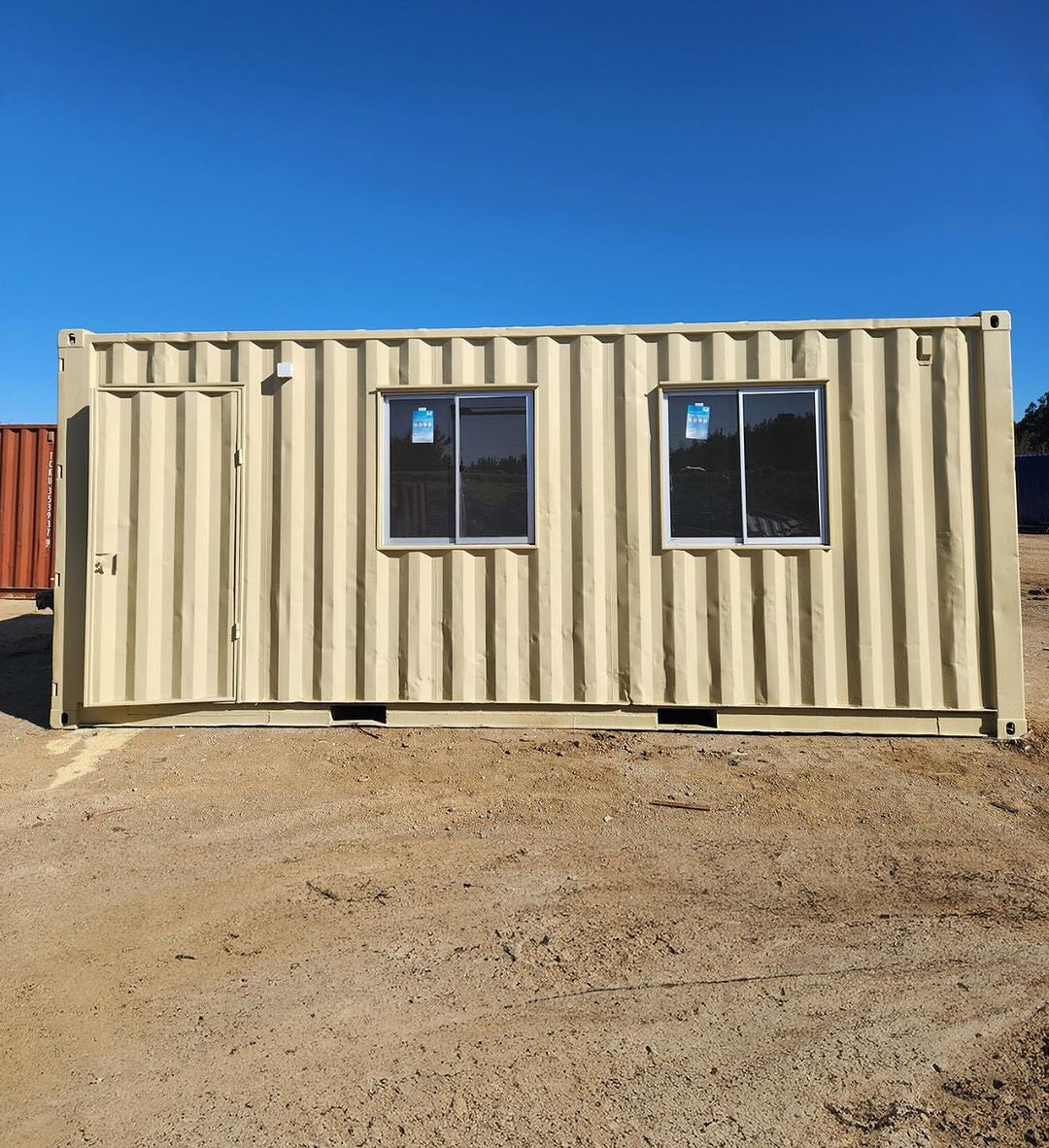 Büro aus einem Schiffscontainer, 24 m²