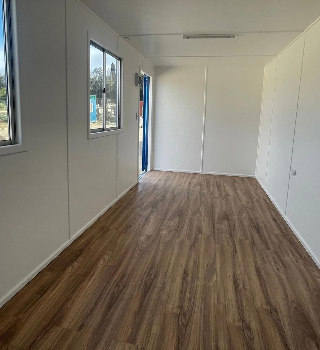 Büro aus einem Schiffscontainer, 24 m²