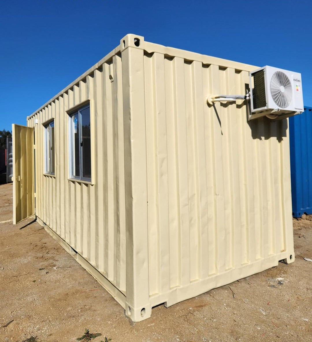 Büro aus einem Schiffscontainer, 24 m²