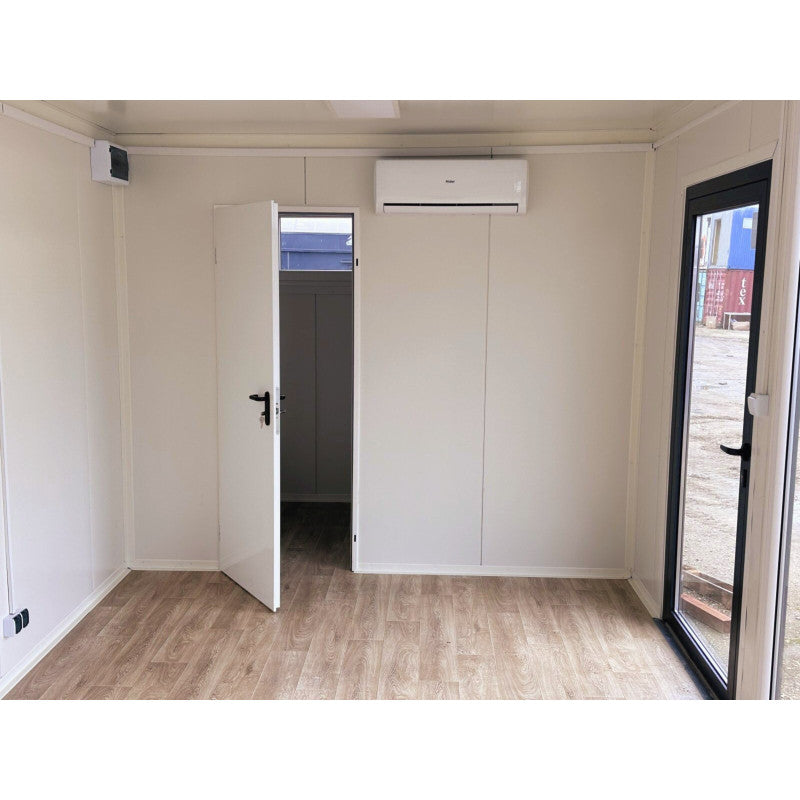 Hochcontainer 7x3 m mit großen Vitrinen / Klimaanlage / Badezimmer