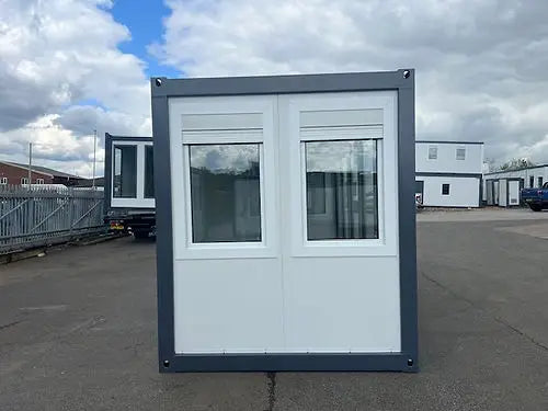 Tragbarer Bürocontainer mit Panoramafenstern