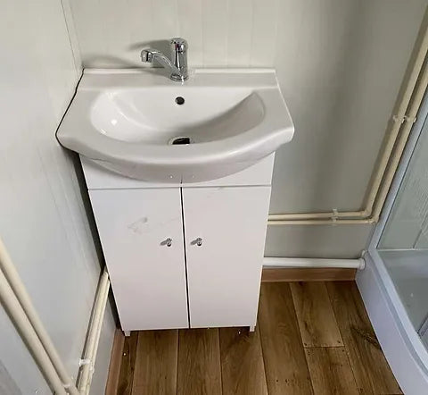 Bürocontainer 6,00 x 2,40 m mit WC, Dusche und Küche