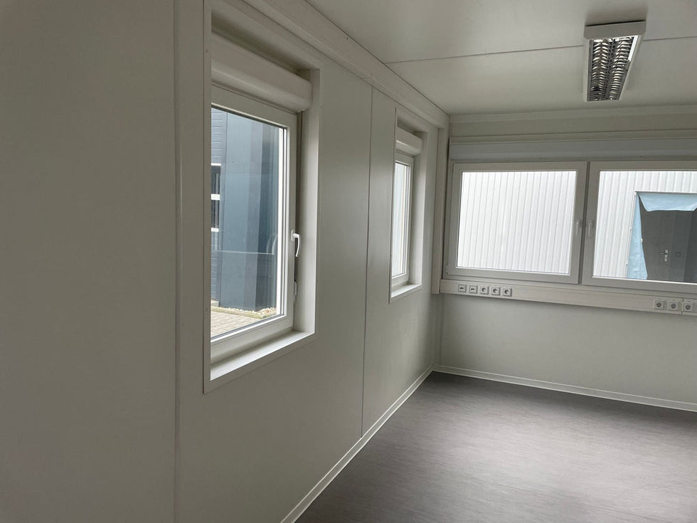 Bürocontainer 6,75 × 2,42 m
