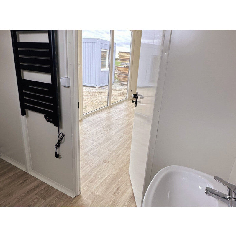 Hochcontainer 7x3 m mit großen Vitrinen / Klimaanlage / Badezimmer