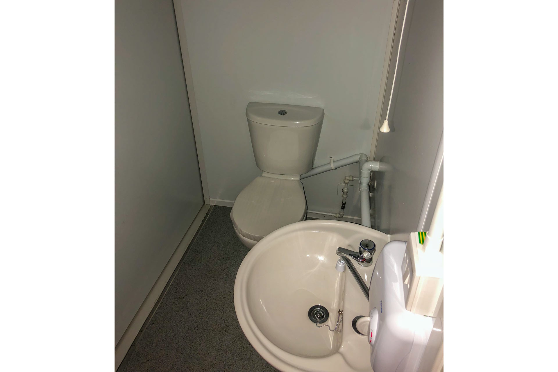 Bürocontainer 6×2,42 m -15 m²