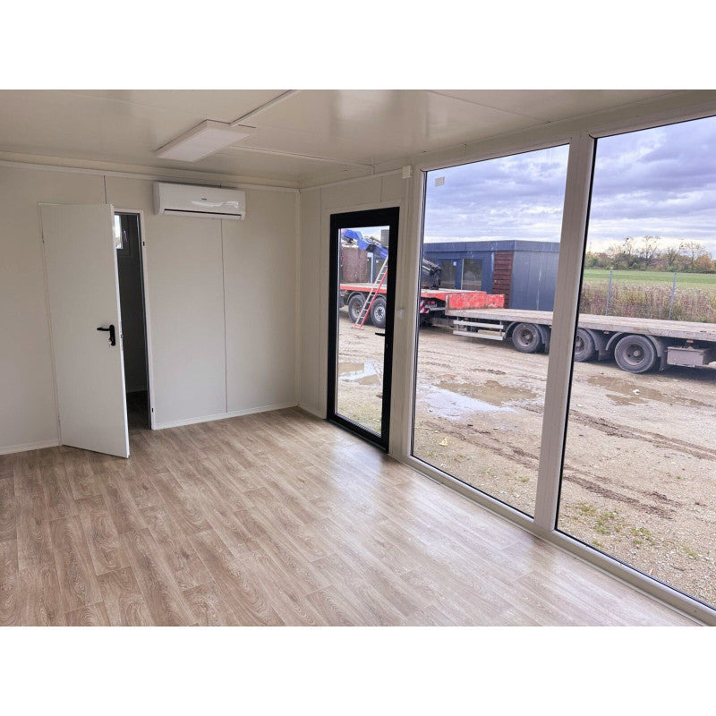 Hochcontainer 7x3 m mit großen Vitrinen / Klimaanlage / Badezimmer