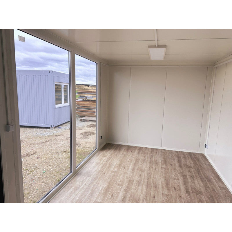 Hochcontainer 7x3 m mit großen Vitrinen / Klimaanlage / Badezimmer