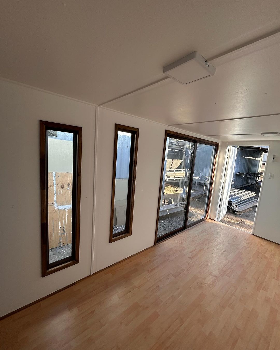 Bürocontainer 6×2,42 m -15 m²