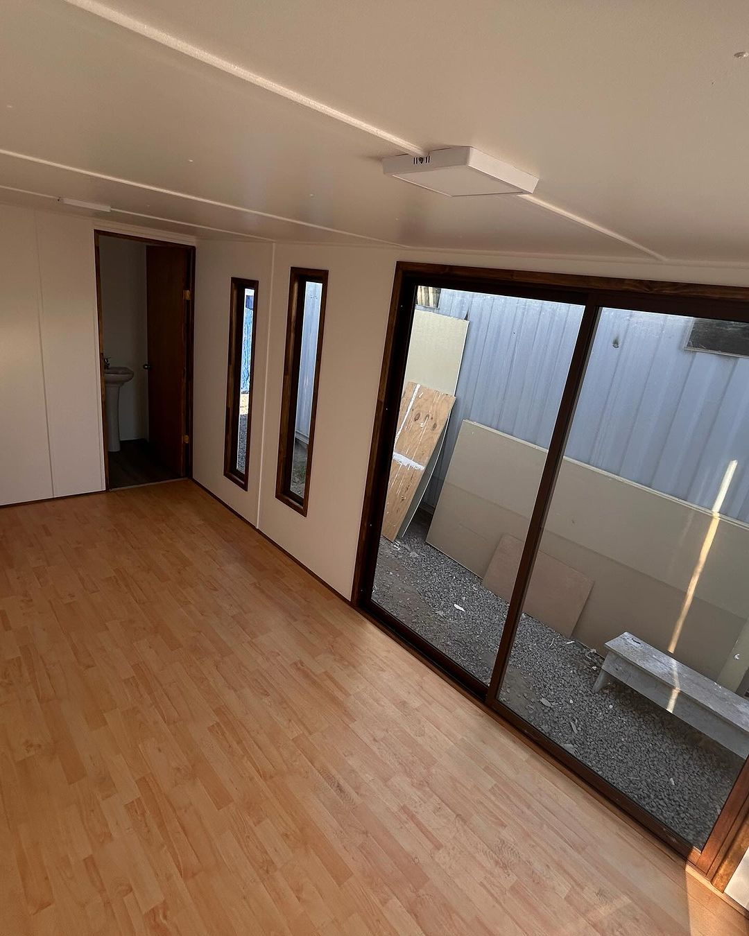 Bürocontainer 6×2,42 m -15 m²