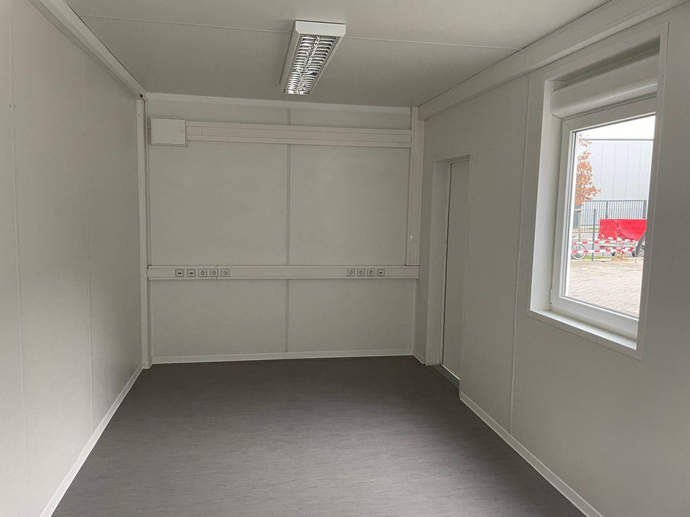 Bürocontainer 6,75 × 2,42 m