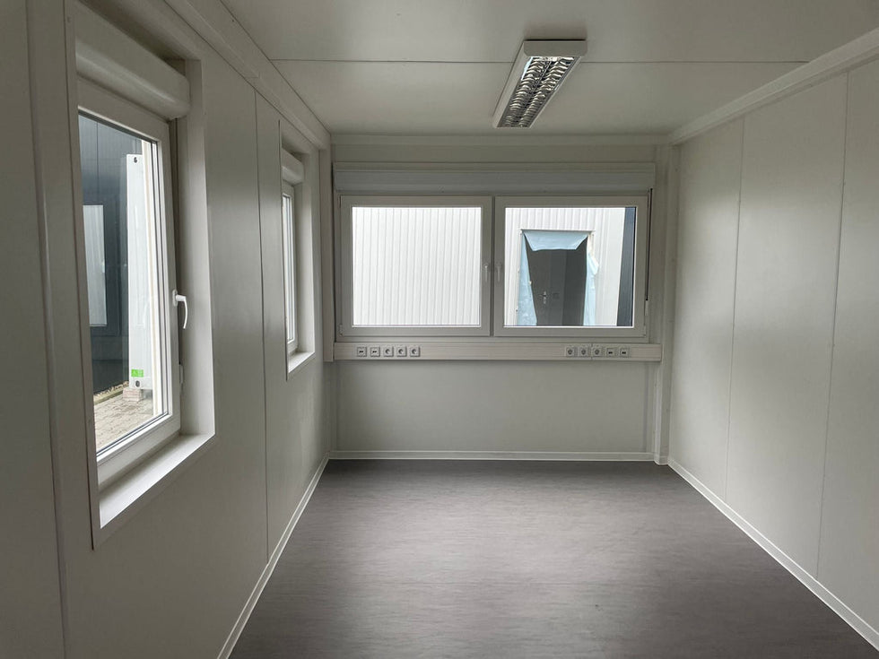 Bürocontainer 6,75 × 2,42 m